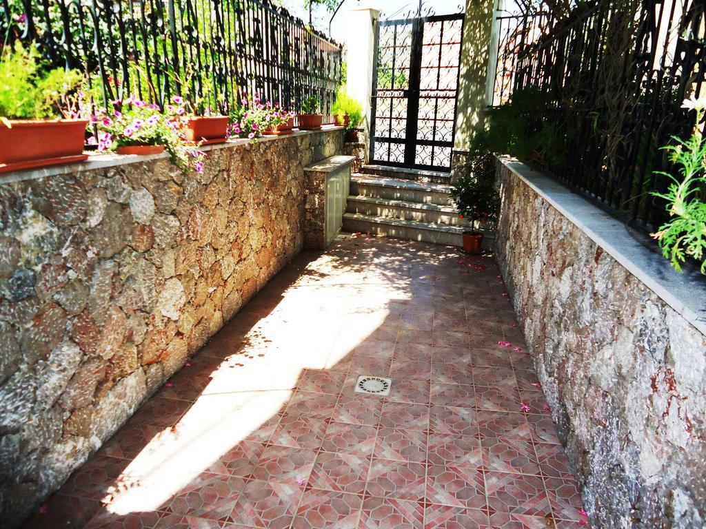 Ciuscia Bed and Breakfast Calatabiano Exteriör bild